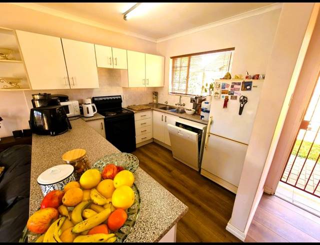 3 BEDROOM TOWNHOUSE FOR SALE IN ROOIHUISKRAAL NORTH